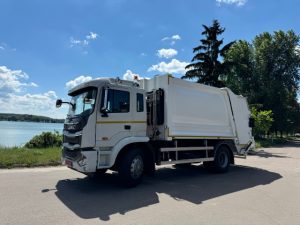 Cміттєвоз із заднім завантаженням АТ-9021 на шасі JAC N200