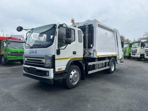 Cміттєвоз із заднім завантаженням АТ-9011 на шасі JAC N120
